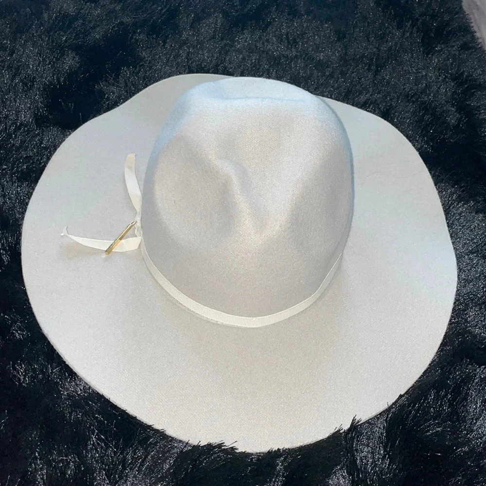 Abercrombie & Fitch Grey hat w/ bow - Picture 1 of 4